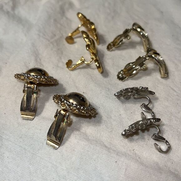 4 Pair Vintage Clip On Earrings - Unmarked / Unsigned - Picture 6 of 11